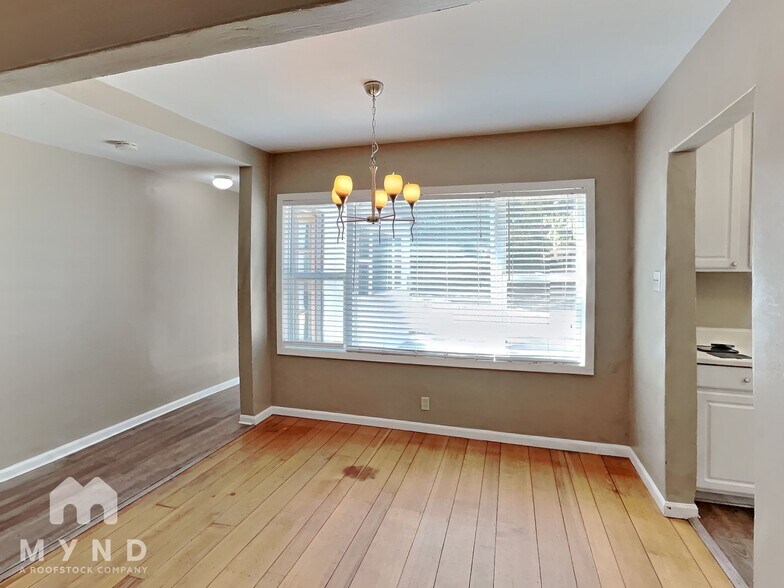 Building Photo - 2141 Royal Oaks Dr