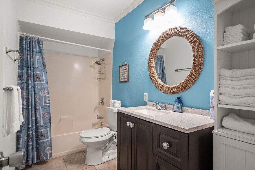 Building Photo - 2025 Eleventh Street-SI FL2-ID1023387P