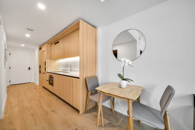 Building Photo - 225 N Miami Ave