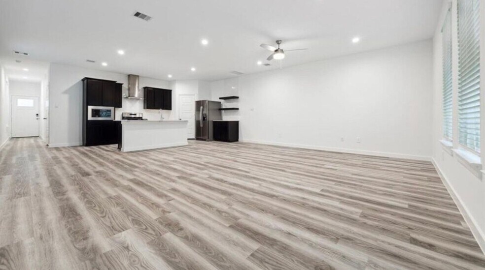 Building Photo - 2911 Crown Gate Dr