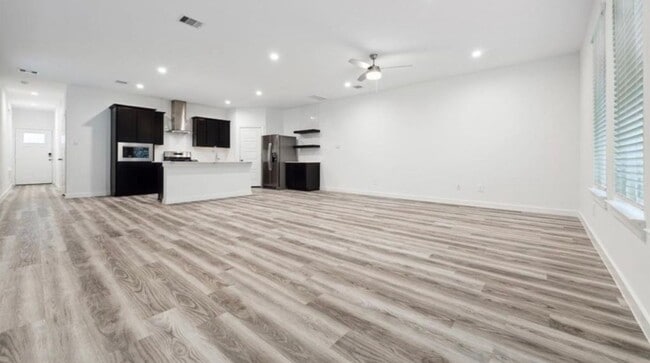 Building Photo - 2911 Crown Gate Dr