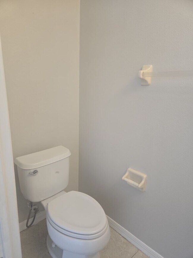 Building Photo - Deerfield - Spacious Home