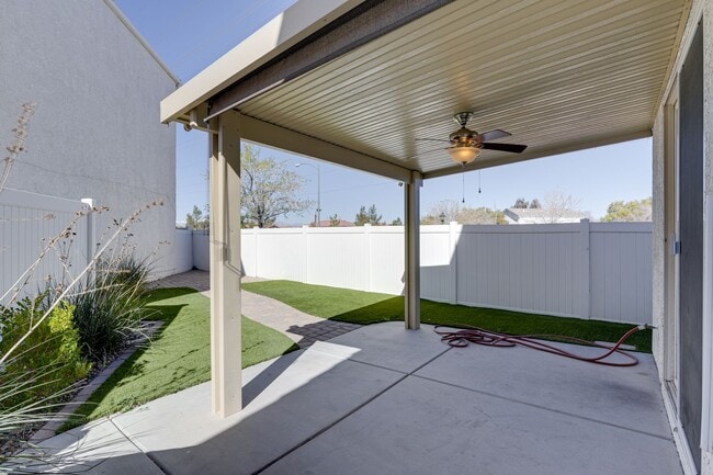 Building Photo - Upgraded Home in Lamplight Gated Community with Pool!