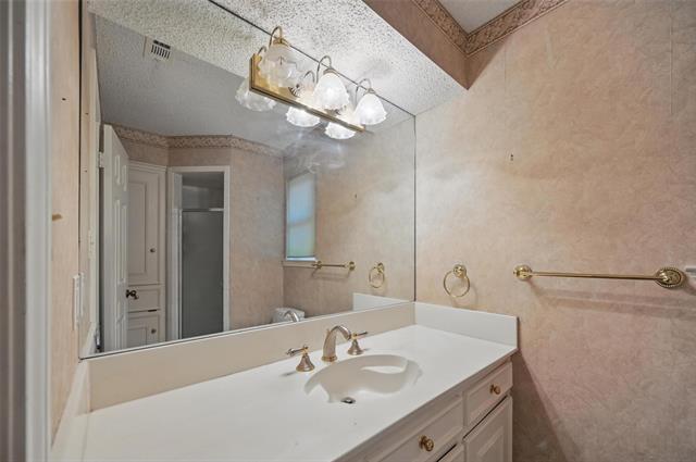 Building Photo - 9719 Amberley Dr