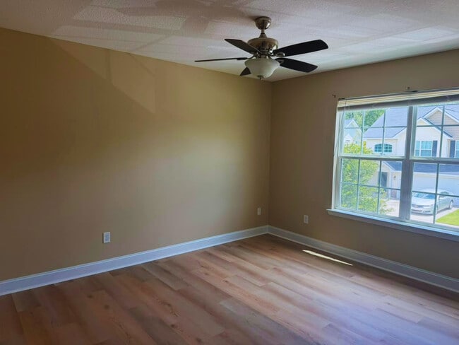 Building Photo - 203 Grandview Dr
