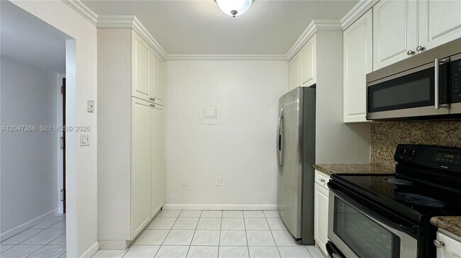 Building Photo - 130 S Shore Dr