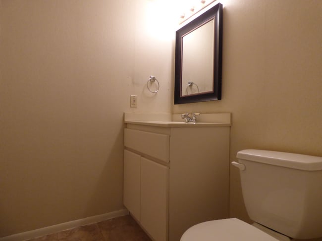 Building Photo - Spacious 2BR/2.5BA in Lakewood!