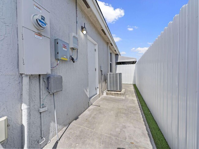 Building Photo - 27869 SW 133rd Ave