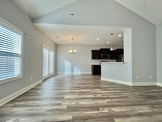 Building Photo - Single Level 3 Bed, 2 Bath Home with 2 Car Garage & Fenced Backyard