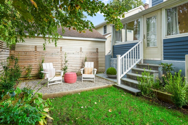 Building Photo - 467 Pelhamdale Ave