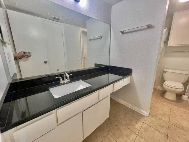 Building Photo - 2750 Holly Hall St