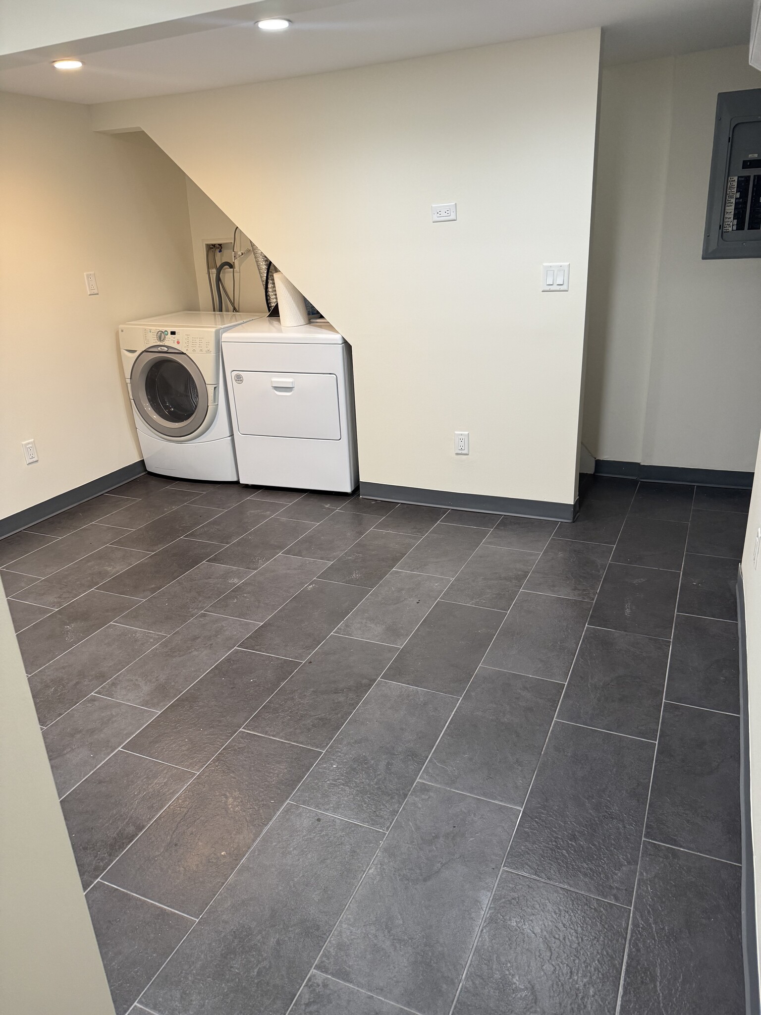 Building Photo - 49 High St