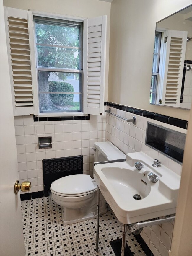 Building Photo - 109 Memory Ct