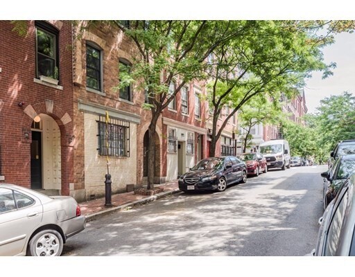 Building Photo - 69 Phillips St