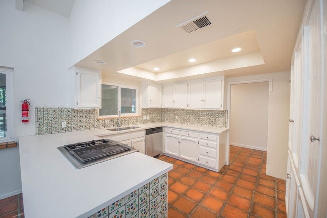 Building Photo - Anaheim Hills