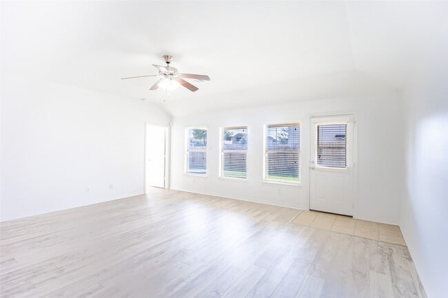 Building Photo - 9918 Hideaway Bend Ln