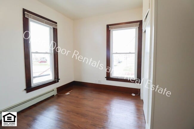 Building Photo - 204 W Houston St