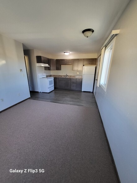 Building Photo - 301 Hill Ave N