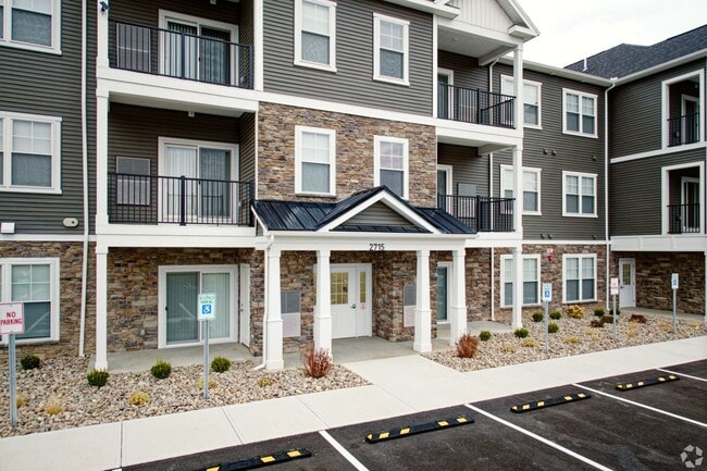 Building Photo - 2715 Manitou Rd