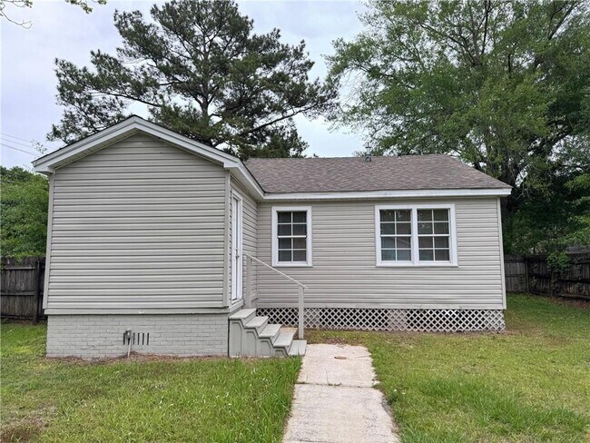 Building Photo - 900 Courtney St