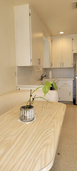 Kitchen table, kichette area - 6851 Wilbur Ave