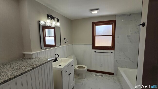 Building Photo - 5 Morris Rd