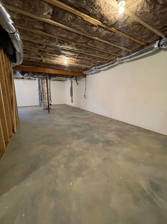 Building Photo - Like New Duplex for Rent