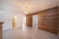 Building Photo - 435 SW 33rd Ave