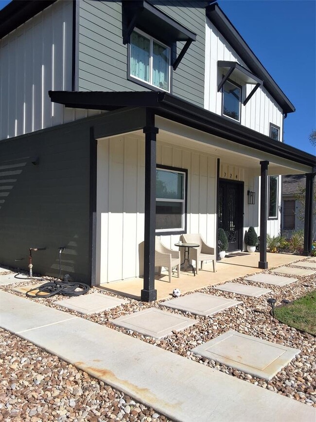 Building Photo - 724 Ramsey Ave