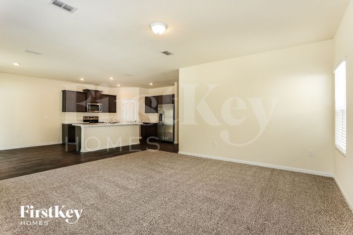 Building Photo - 5871 Calvary Dr