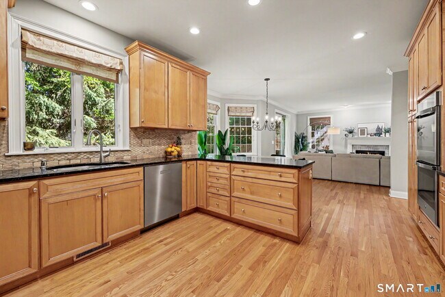 Building Photo - 4 Sickle Bar Ln