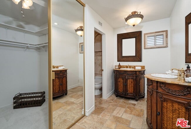 Building Photo - 6497 Country Club Dr
