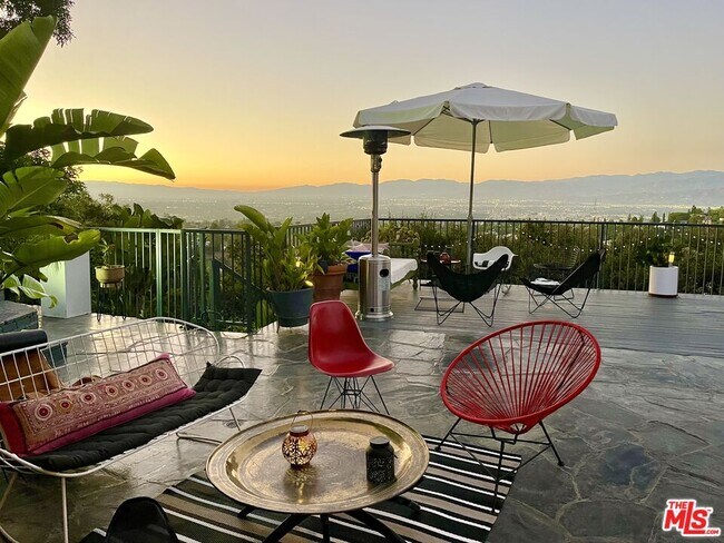 Building Photo - 8147 Mulholland Terrace