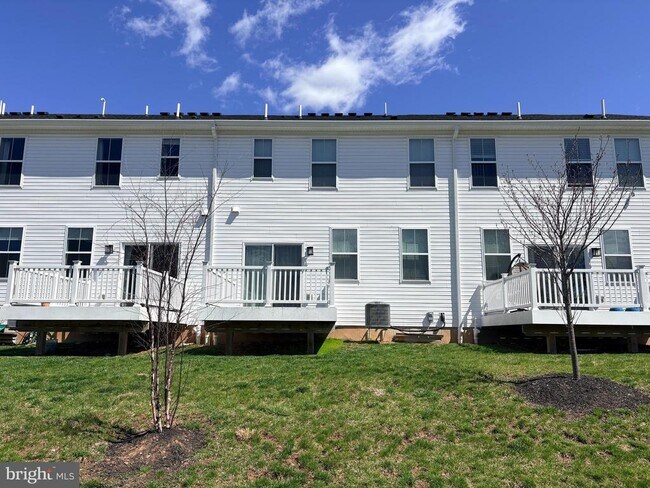 Building Photo - 113 Wynstone Ct