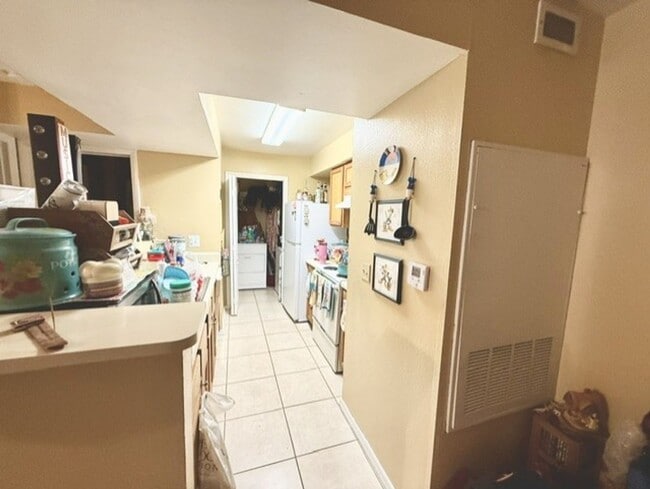 Building Photo - Two  bedroom and two bathroom condo with lakeview balcony