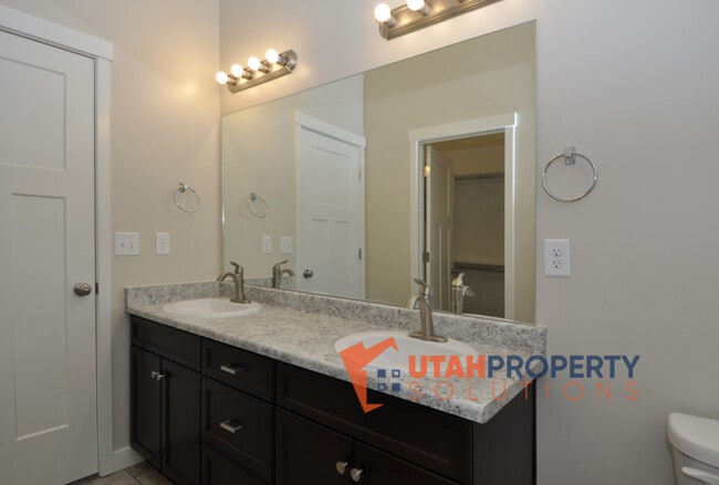Building Photo - 14927 S Thunder Horse Ln