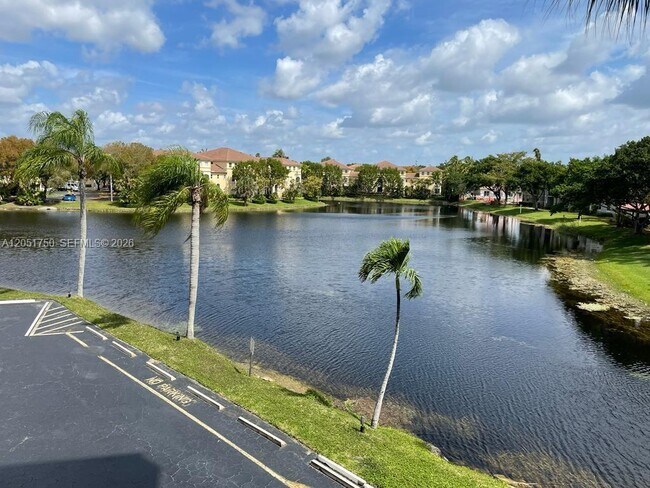 Building Photo - 250 Jacaranda Dr