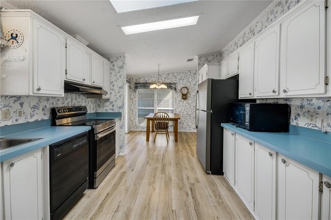 Building Photo - 5229 Hartford Ln