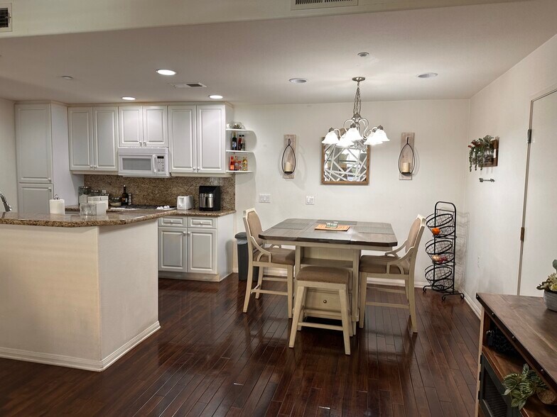 Building Photo - 95 Via Sovana