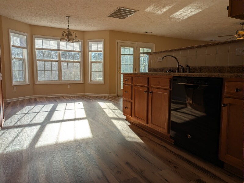 Building Photo - 361 Americana Dr