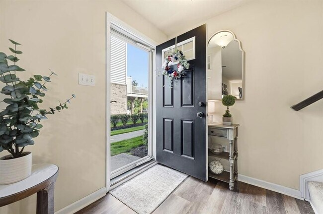 Building Photo - 601 Pointe View Dr