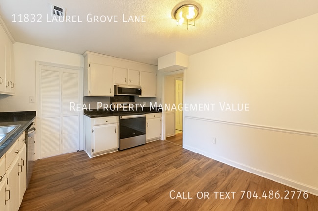 Building Photo - 11832 Laurel Grove Ln