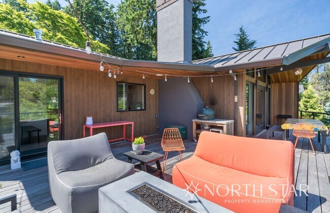 Building Photo - Perfectly located Lake Oswego Mid-century Modern Home with Lake Rights