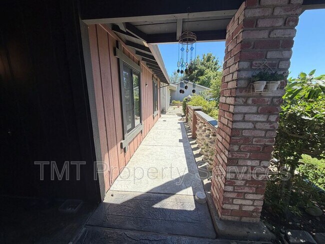Building Photo - 930 Graywood Cir
