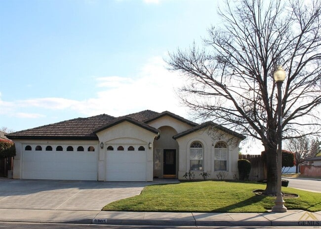 Building Photo - 9805 Paper Moon Way