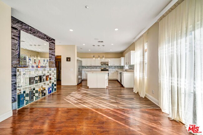 Building Photo - 12440 La Cresta Way