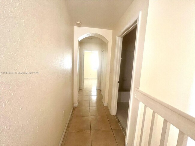 Building Photo - 1429 SE 24th Ct