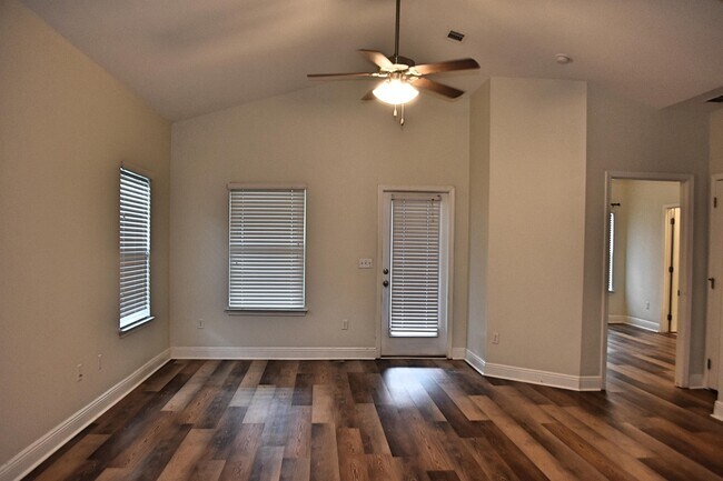 Building Photo - 103 Lagrange Landing