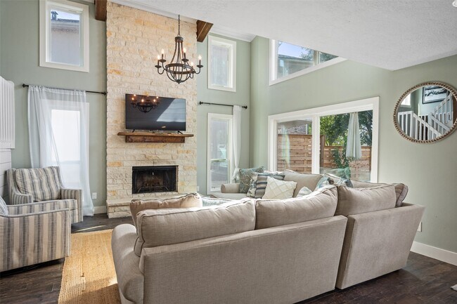 Building Photo - 3203 Poe Dr