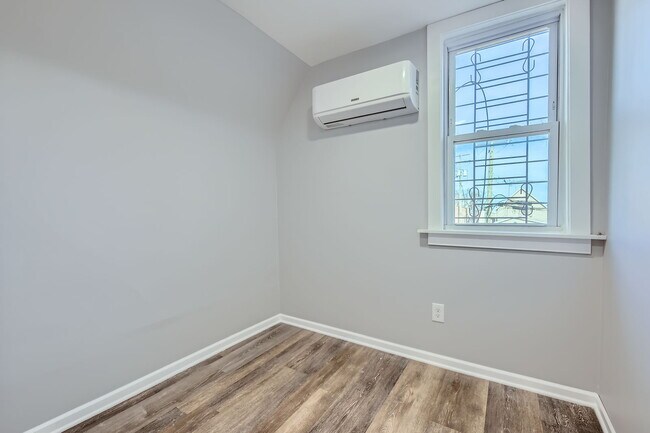 Building Photo - 3147 N Spaulding Ave